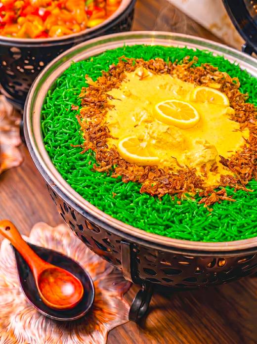 عيش أخضر مع دجاج بالكريمة